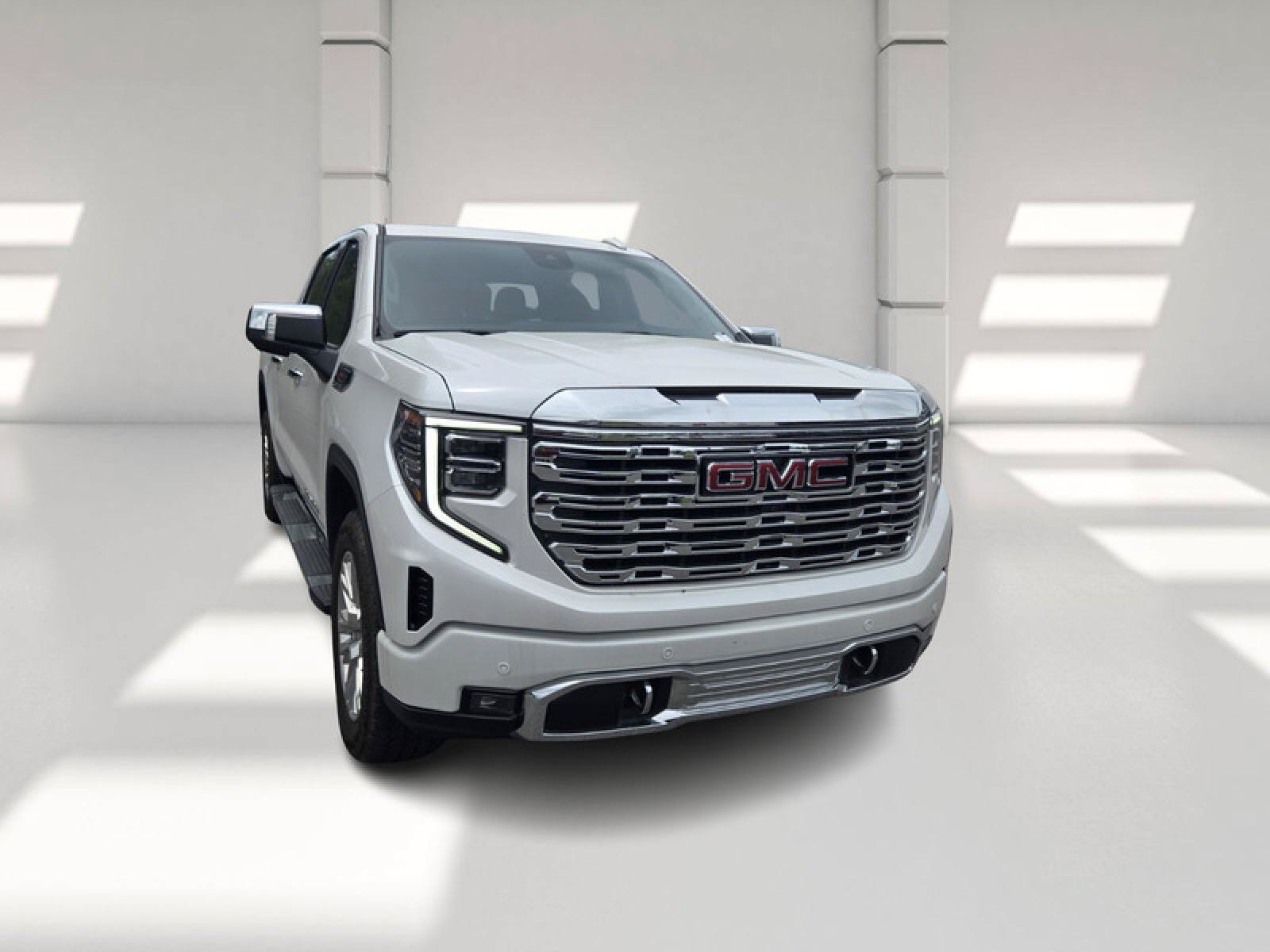 Used 2024 GMC Sierra 1500 Denali w/ Technology Package AWD/4WD image 3