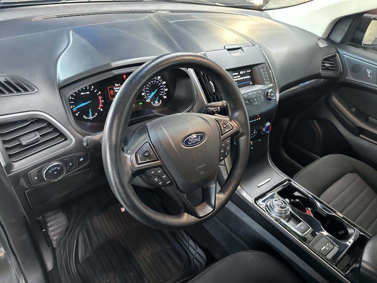 Used 2019 Ford Edge SE image 15