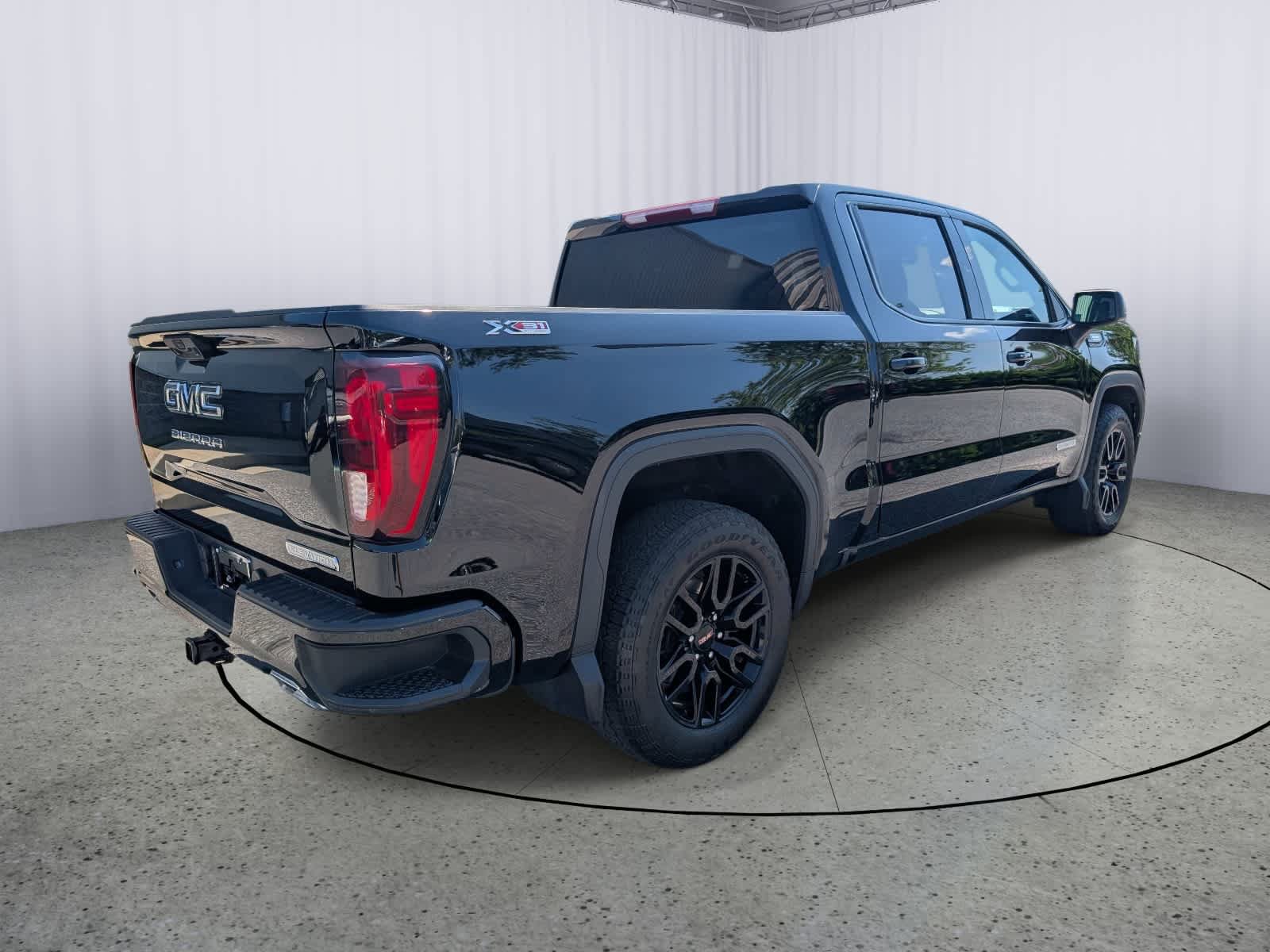 Used 2024 GMC Sierra 1500 Elevation AWD/4WD image 3