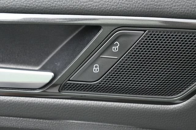 Used 2023 Volkswagen Tiguan SE FWD image 14