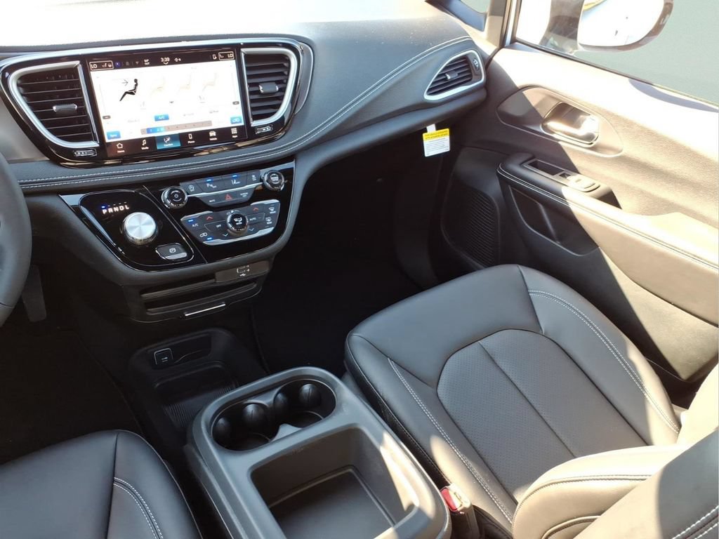 New 2026 Chrysler Pacifica Select w/ S Appearance Package FWD image 17