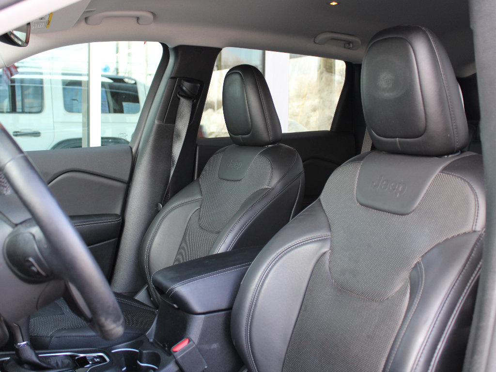 Used 2019 Jeep Cherokee Limited w/ Luxury Group image 11