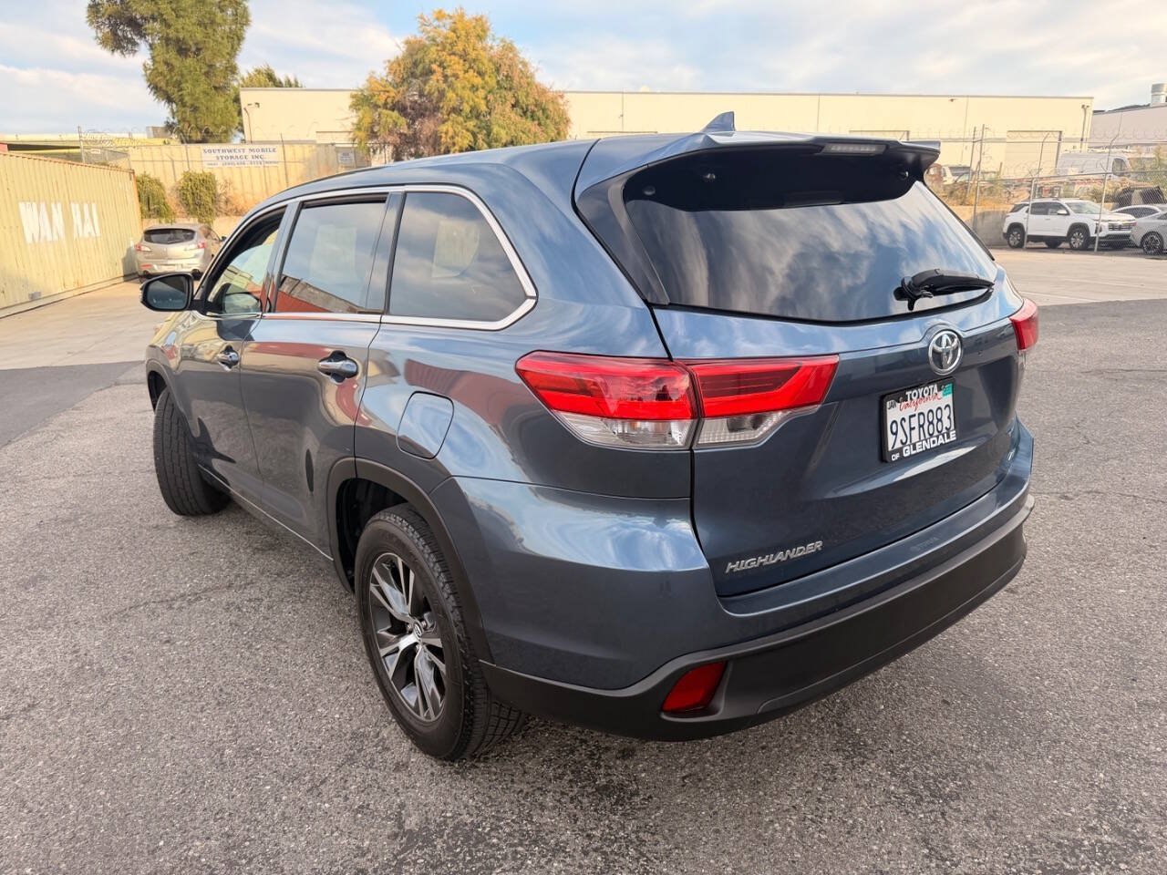 Used 2017 Toyota Highlander Plus w/ Carpet Mat Package FWD image 15