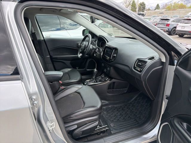 Used 2020 Jeep Compass Latitude image 32