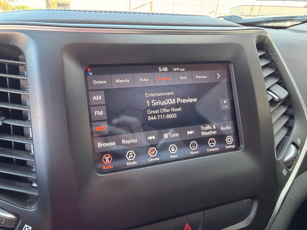 Used 2019 Jeep Cherokee Latitude w/ Popular Appearance Group image 17
