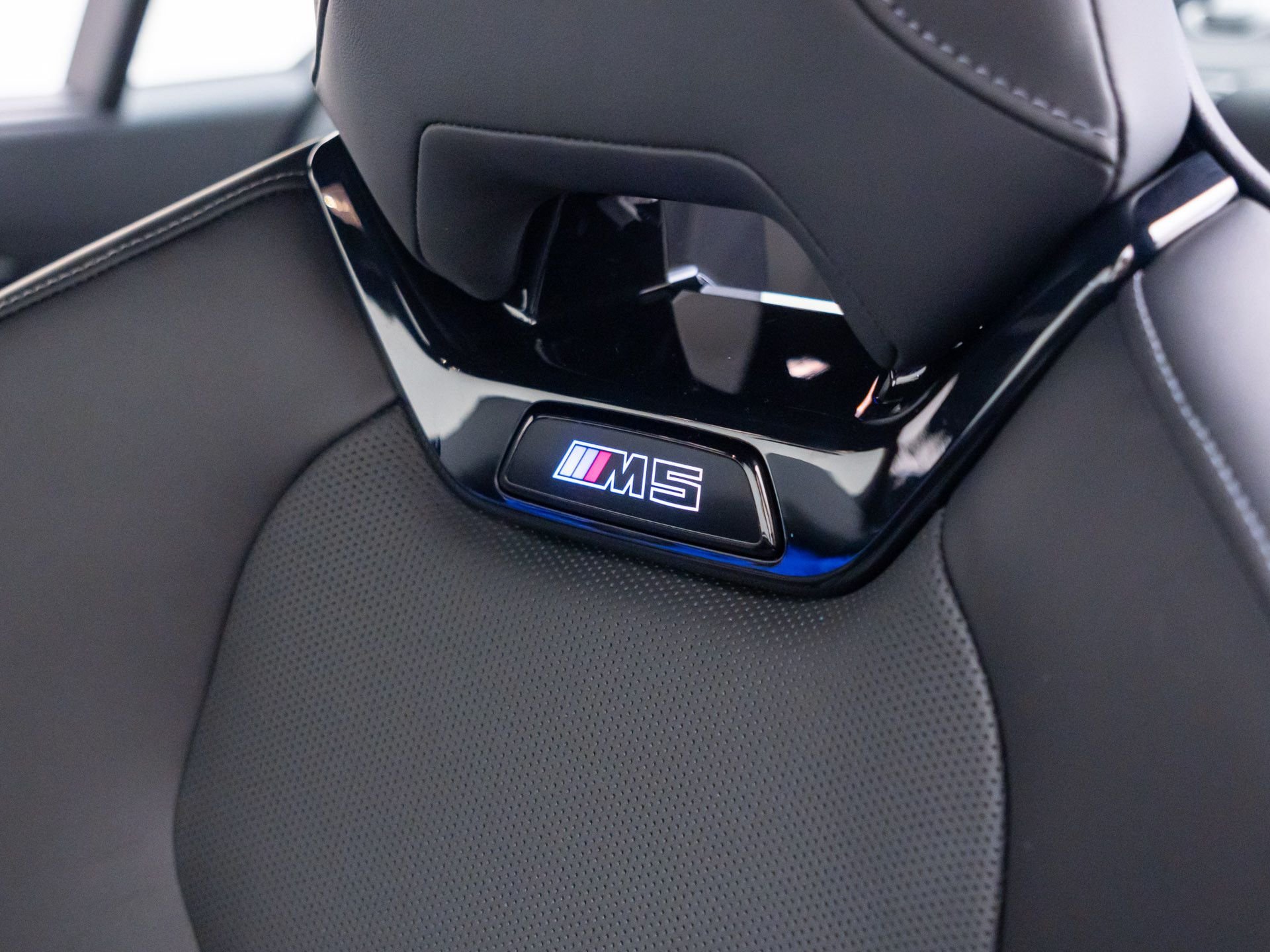 New 2027 BMW M5 w/ Carbon Package AWD/4WD image 19