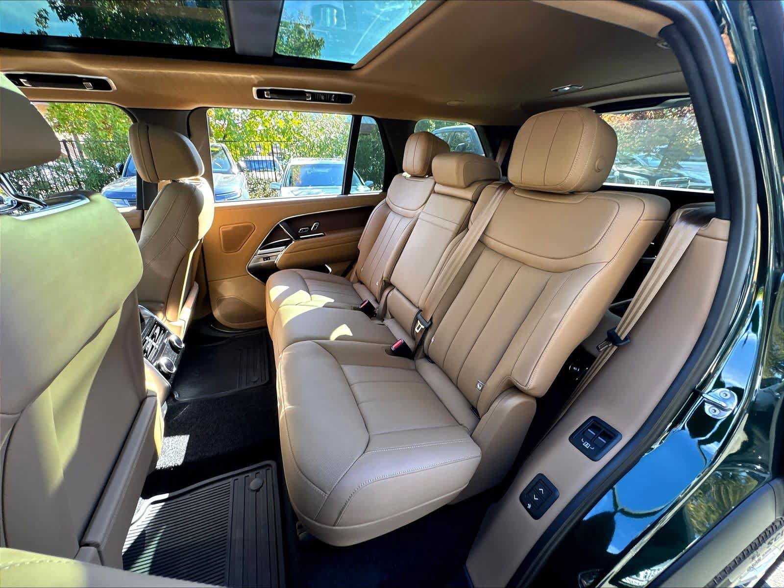New 2026 Land Rover Range Rover Long Wheelbase SE AWD/4WD image 12