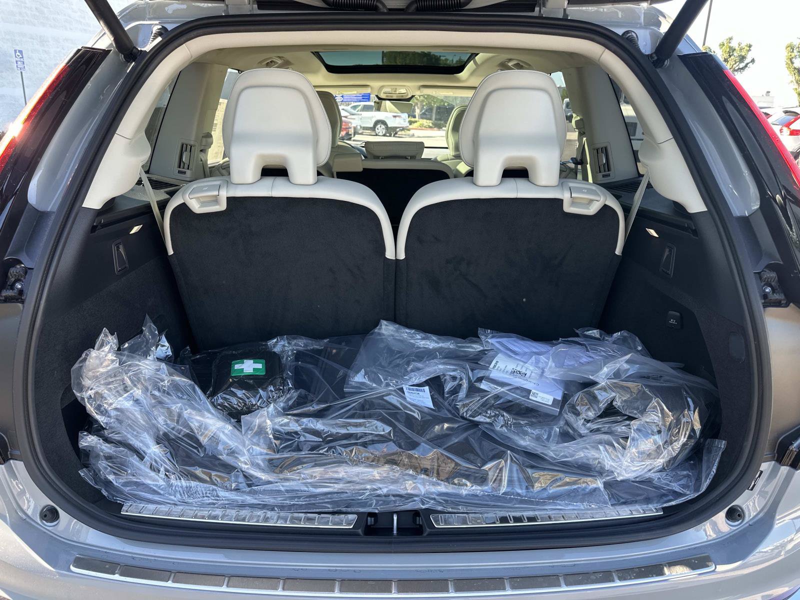 New 2026 Volvo XC90 T8 Ultra w/ Protection Package Premier AWD/4WD image 19