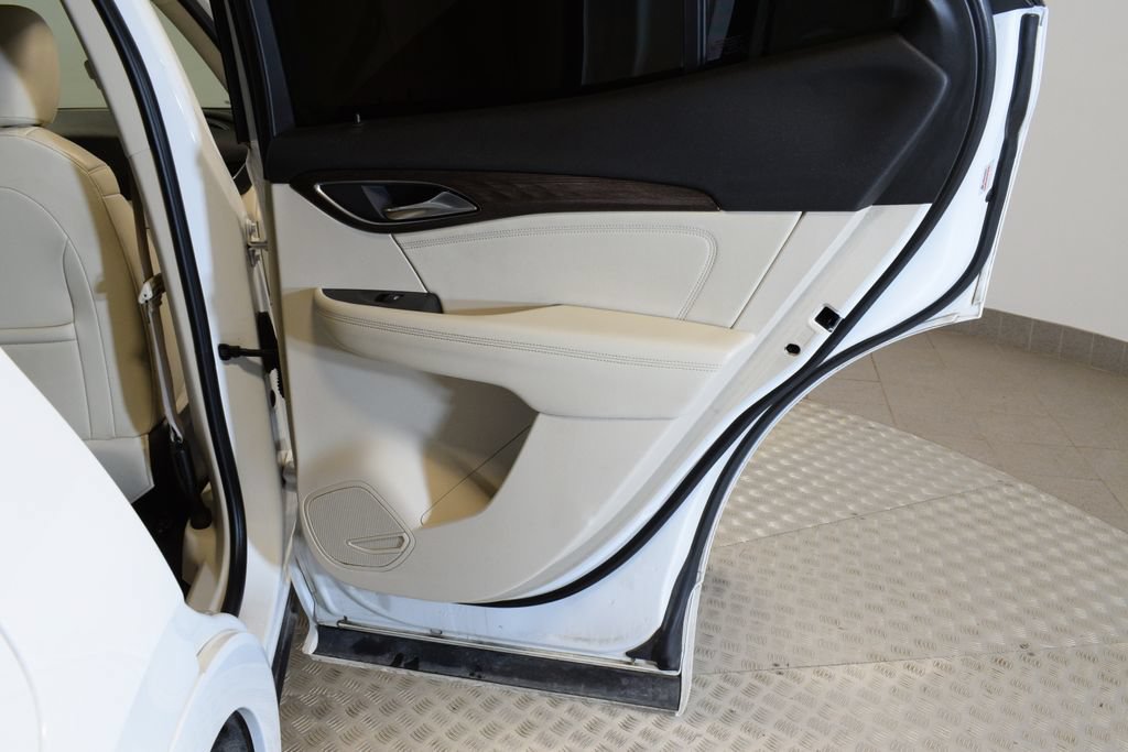 Used 2021 Buick Envision Avenir w/ Technology Package II FWD image 31