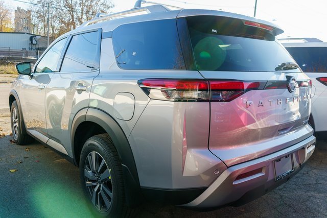 New 2025 Nissan Pathfinder SL image 5