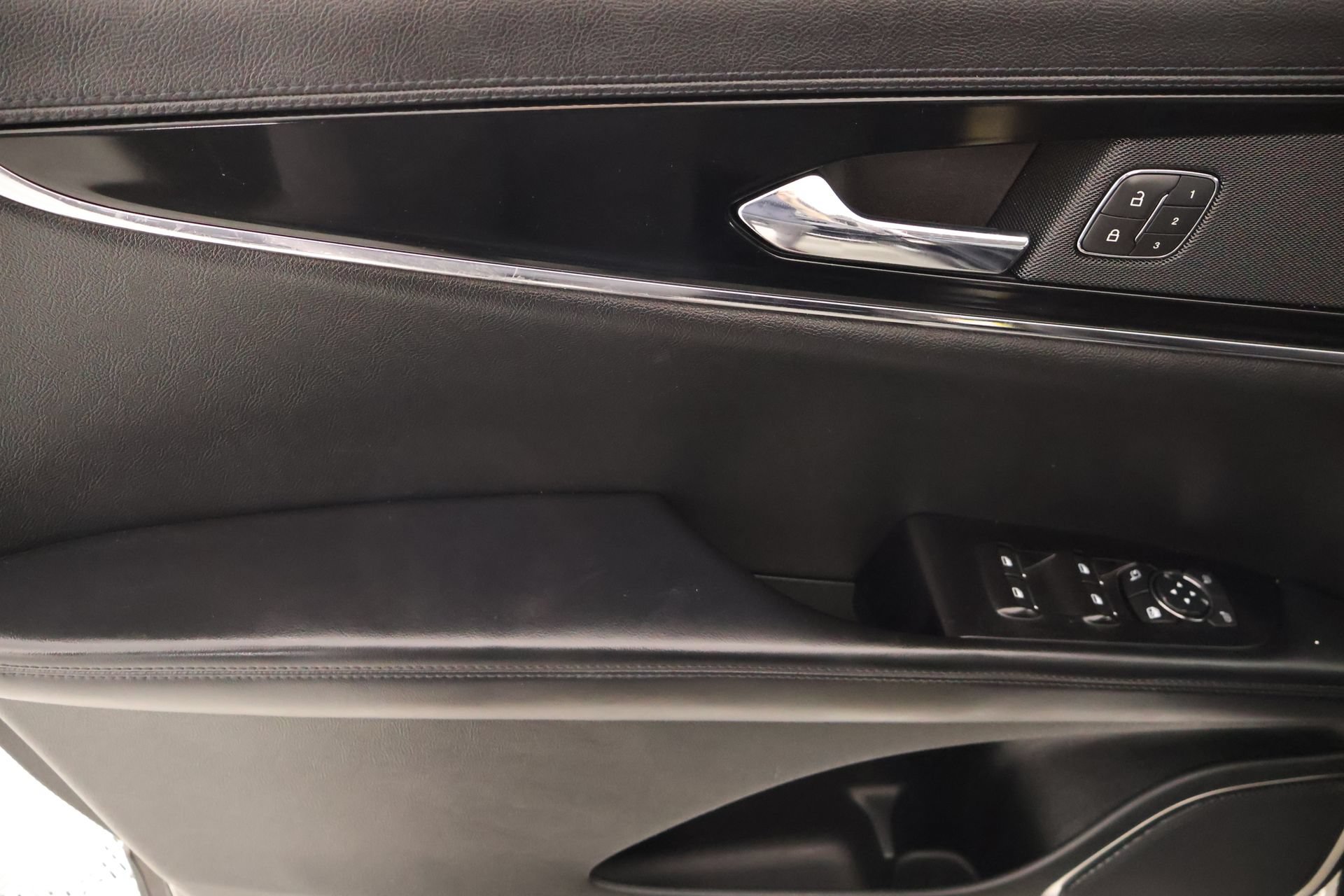 Used 2023 Lincoln Nautilus AWD w/ Premium Package image 15