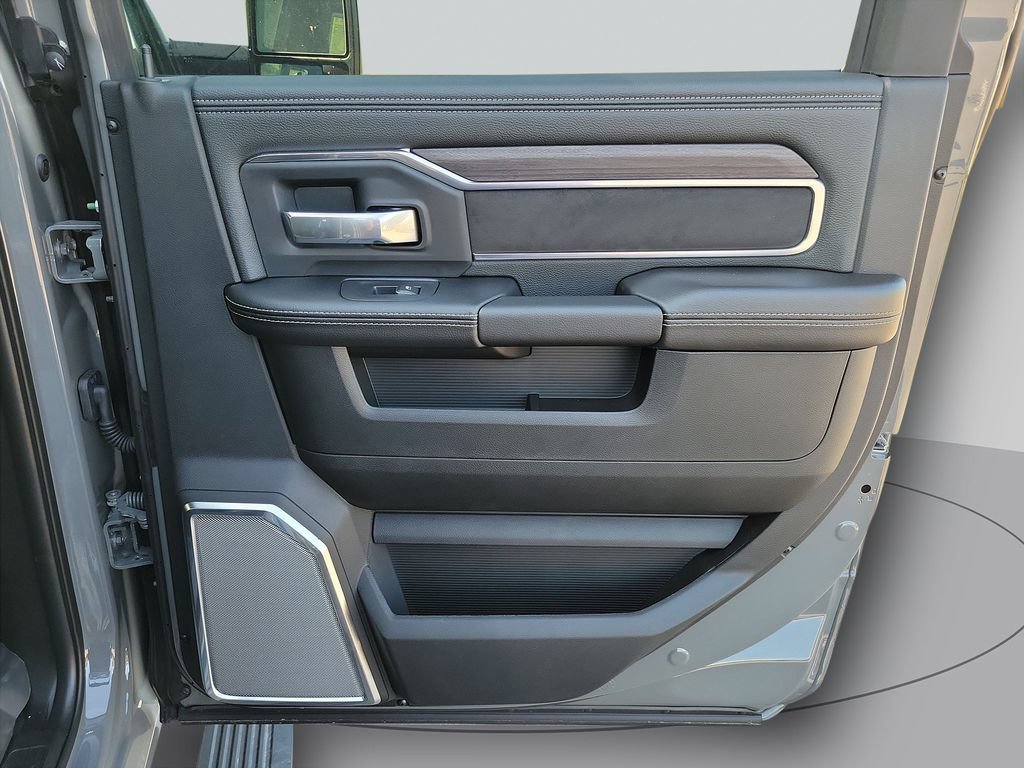 New 2026 RAM 3500 Laramie AWD/4WD image 19