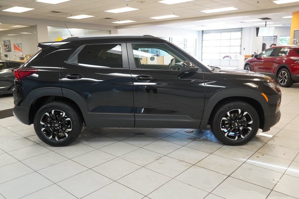 Used 2023 Chevrolet TrailBlazer LT w/ Convenience Package FWD image 12