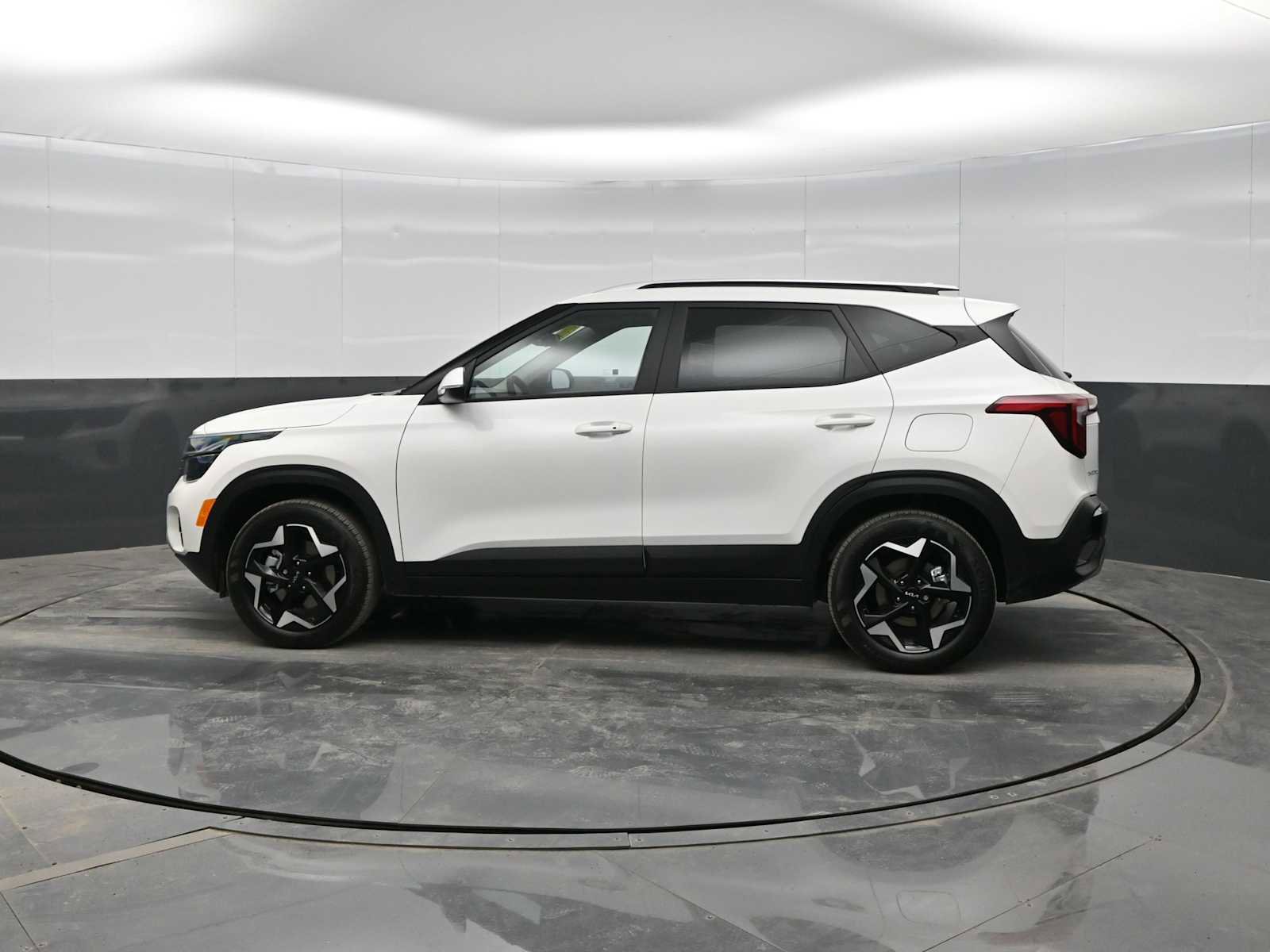 Used 2025 Kia Seltos S image 5