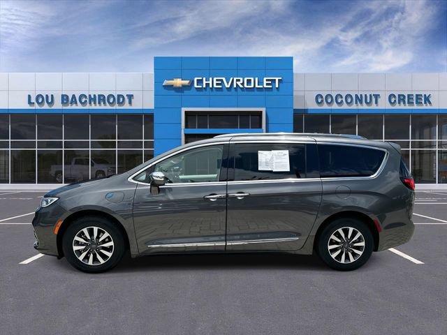 Used 2021 Chrysler Pacifica Limited w/ Uconnect Theater Family Group FWD image 5