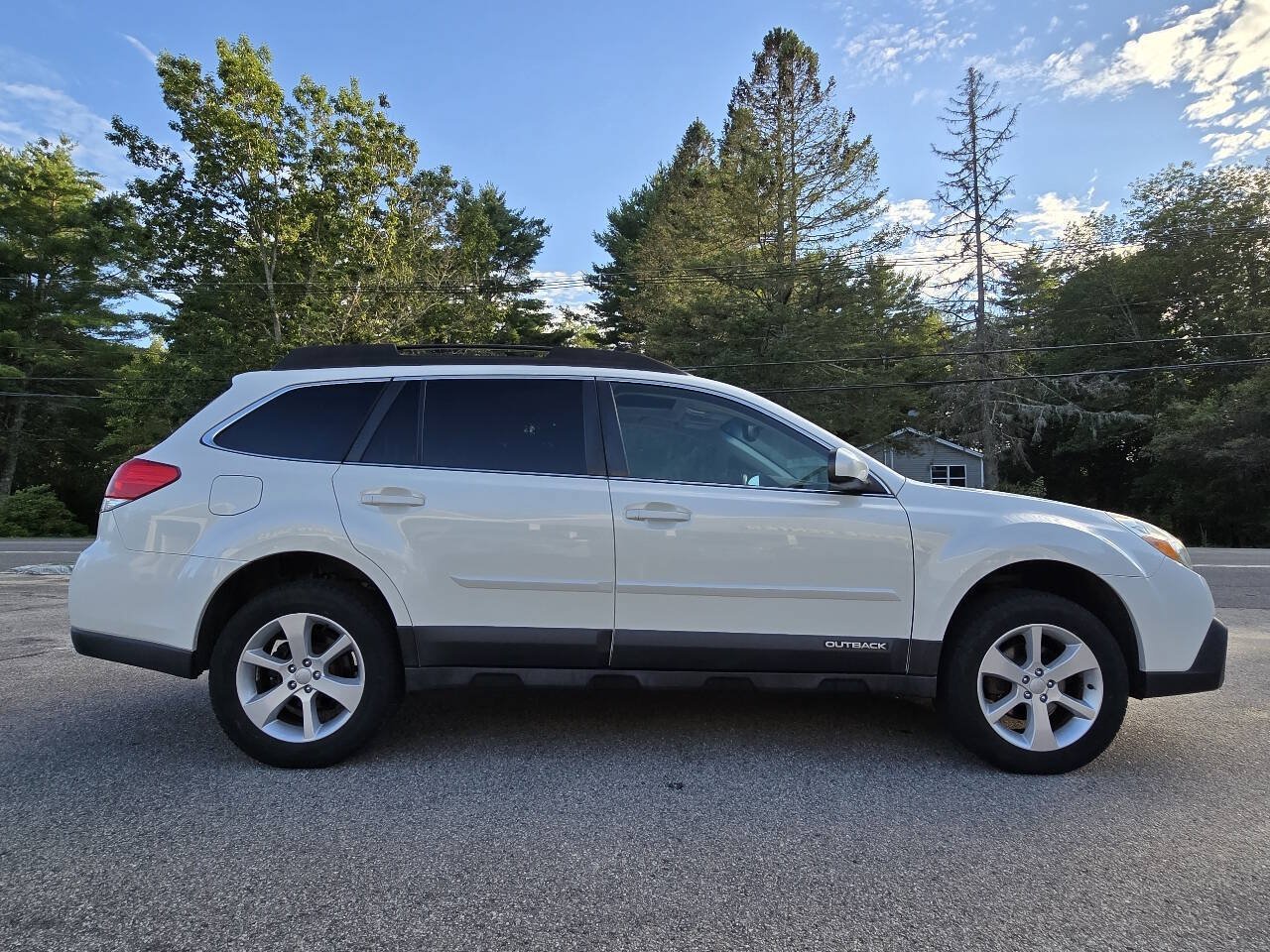 Used 2013 Subaru Outback 2.5i Premium AWD/4WD image 9
