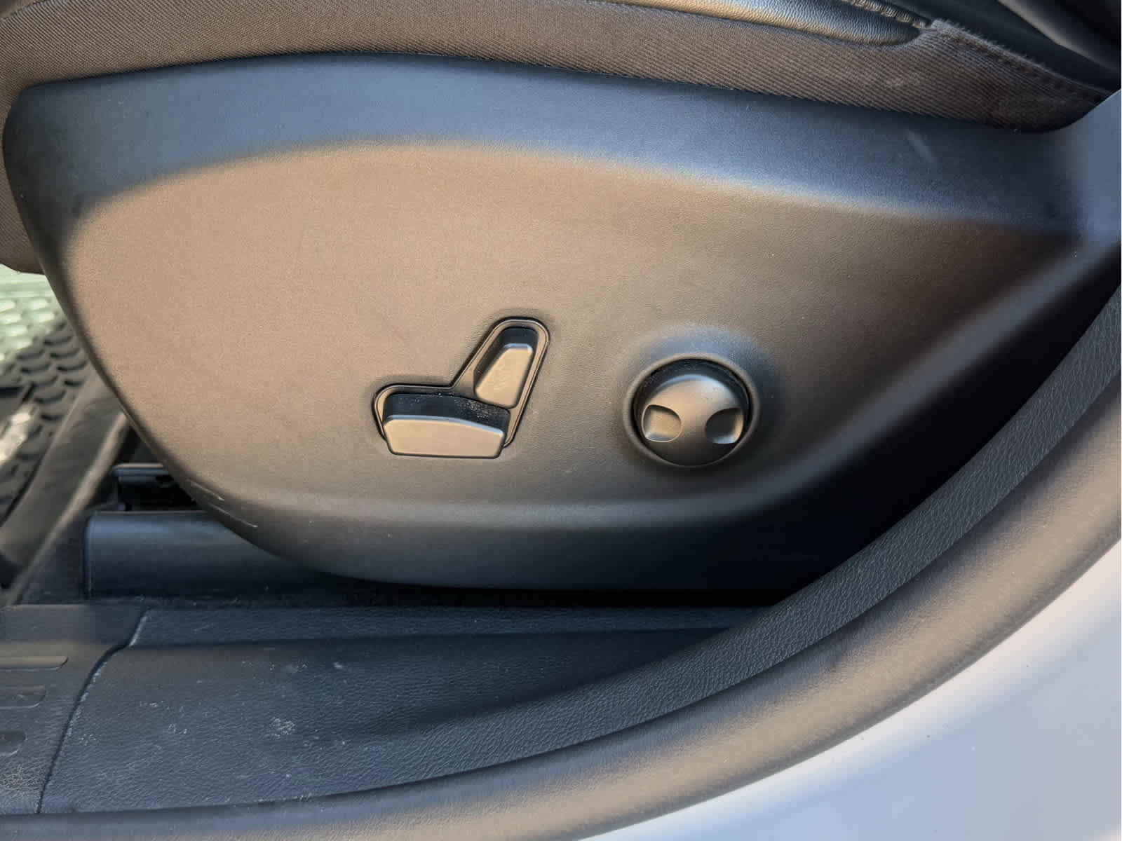 Used 2022 Jeep Cherokee Latitude image 23