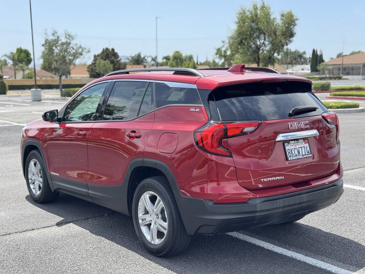 Used 2019 GMC Terrain SLE w/ Driver Convenience Package image 3