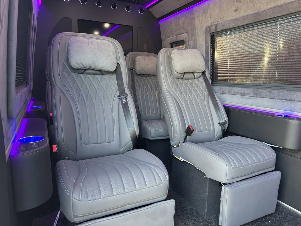 Used 2024 Mercedes-Benz Sprinter 2500 image 13
