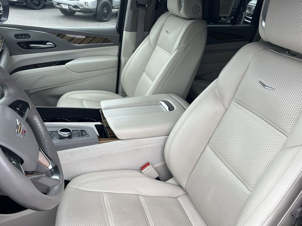 Used 2022 Cadillac Escalade ESV Premium Luxury Platinum w/ Heavy-Duty Trailer Package image 12