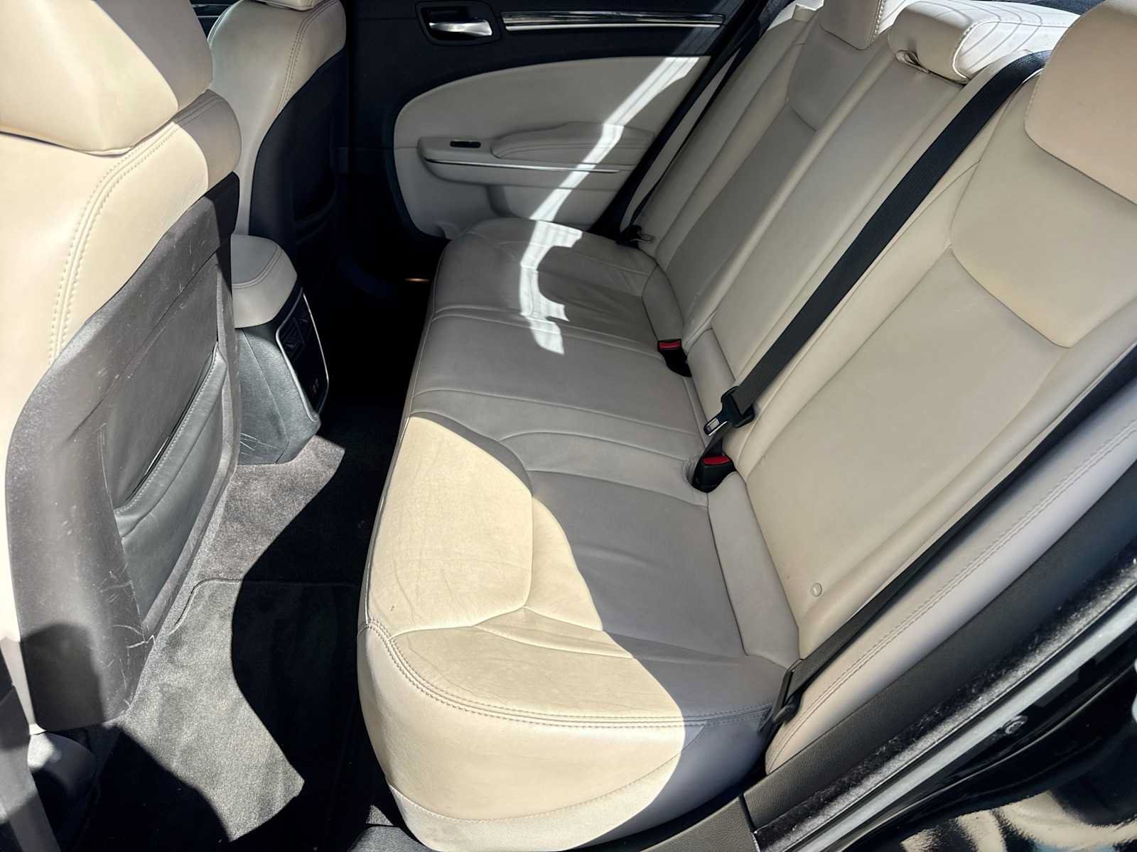 Used 2017 Chrysler 300 Limited RWD image 19