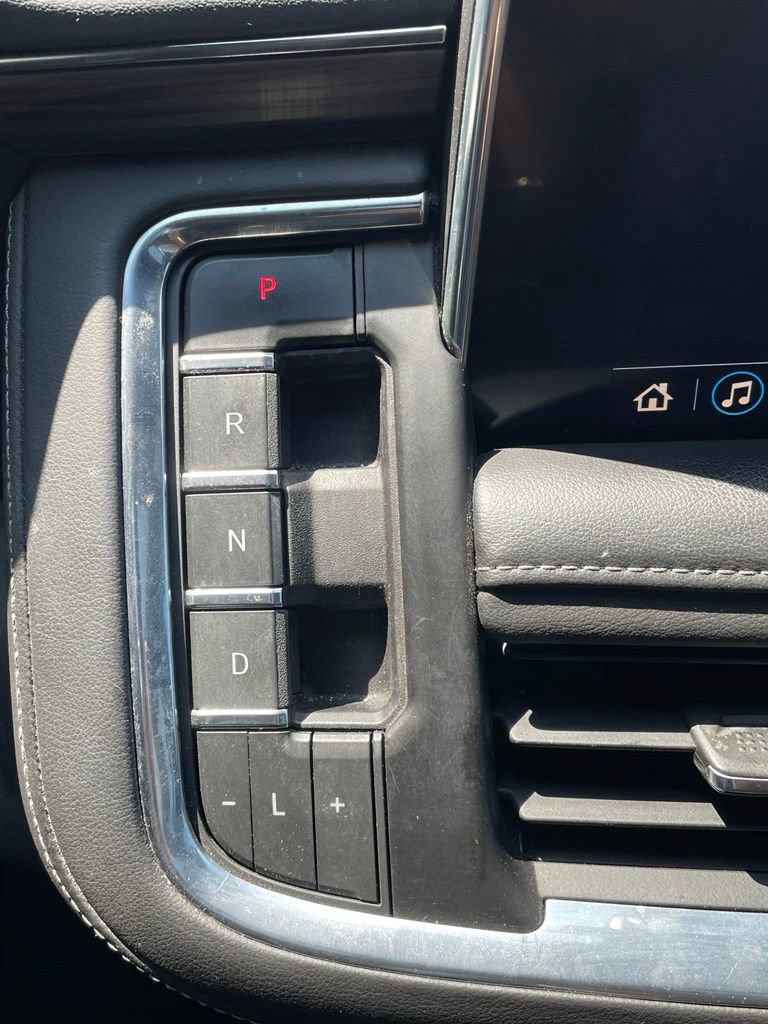 Used 2021 Chevrolet Tahoe Z71 w/ Luxury Package AWD/4WD image 19