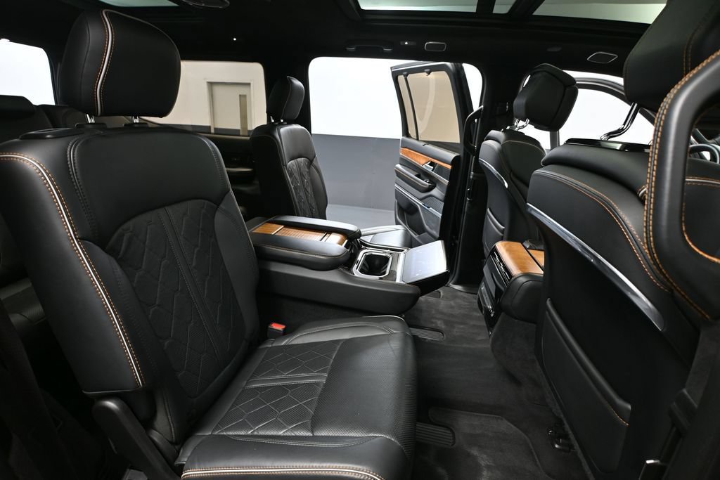 Used 2023 Jeep Grand Wagoneer Series III AWD/4WD image 47