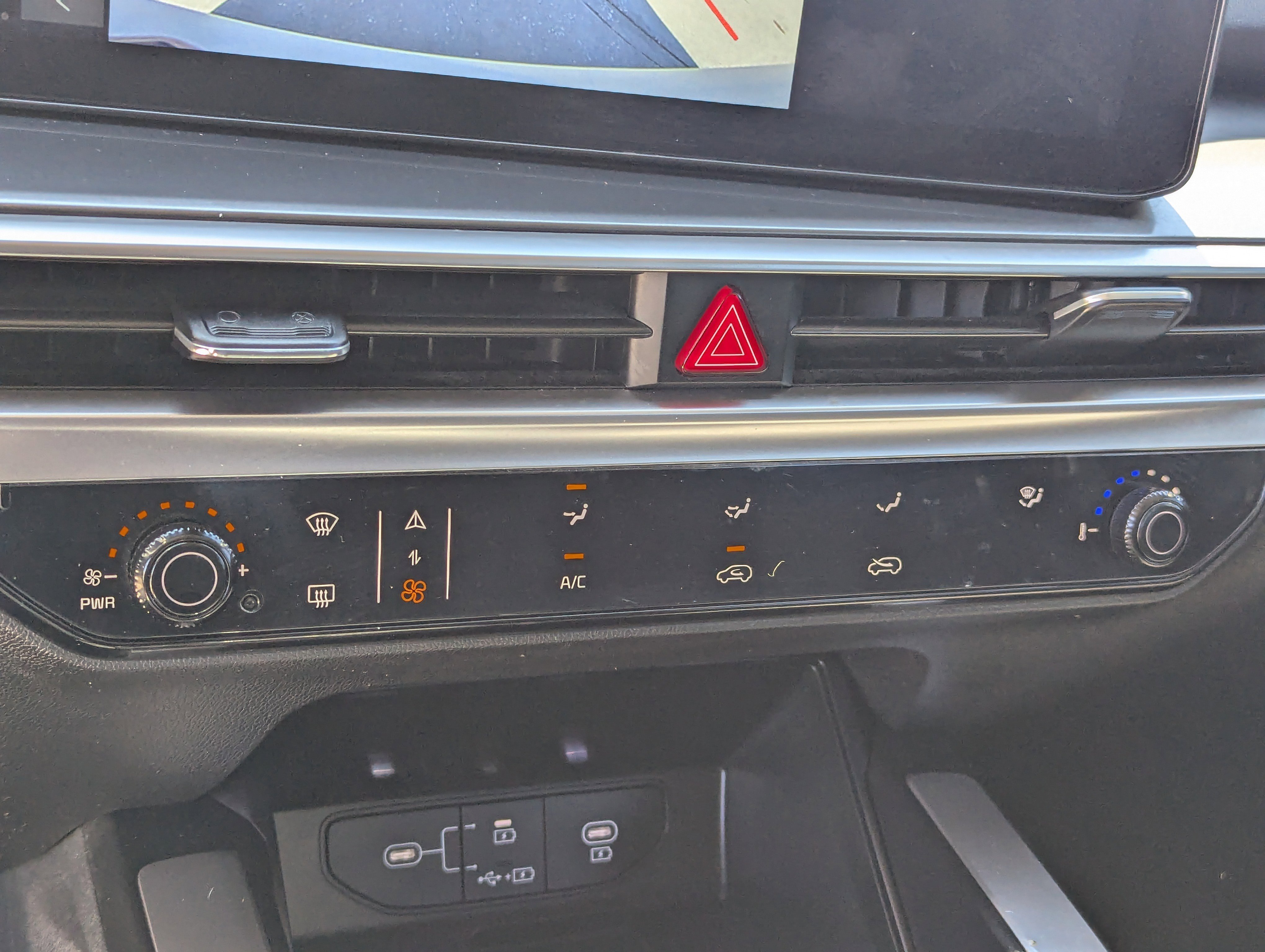 Certified 2025 Kia Sorento LX image 24