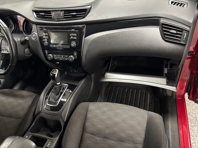 Used 2018 Nissan Rogue Sport SV w/ SV All-Weather Package image 19