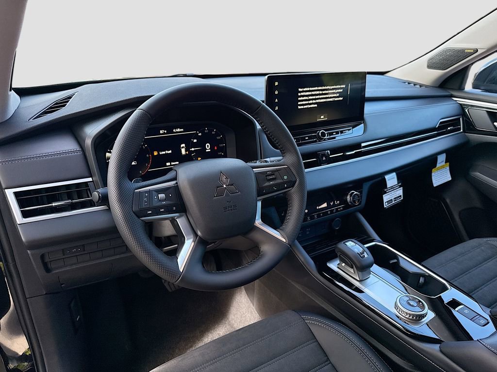 New 2025 Mitsubishi Outlander SE image 9