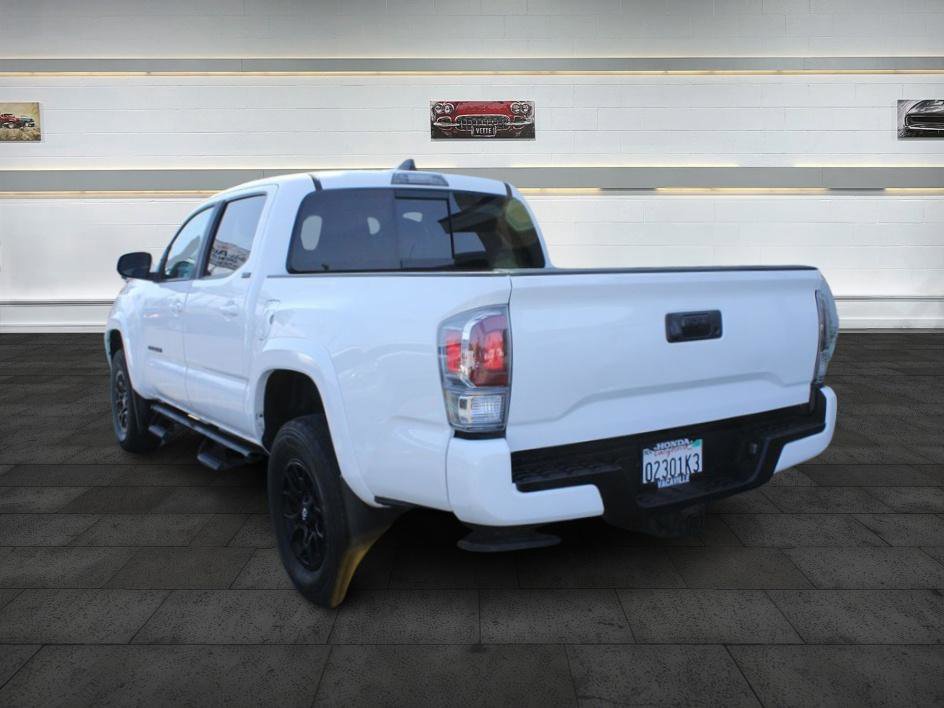 Used 2022 Toyota Tacoma SR5 w/ Technology Package image 4