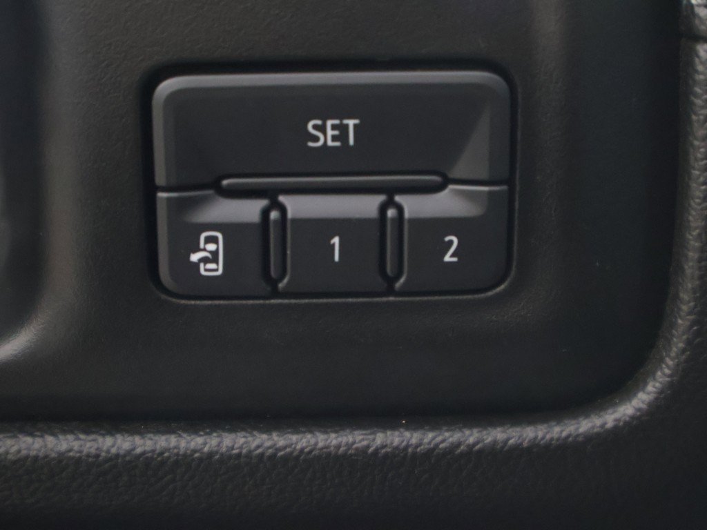 Used 2020 Chevrolet Silverado 1500 LTZ w/ LTZ Convenience Package image 32