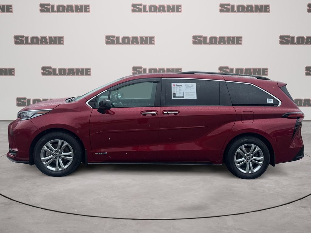 Used 2021 Toyota Sienna XSE AWD/4WD image 2