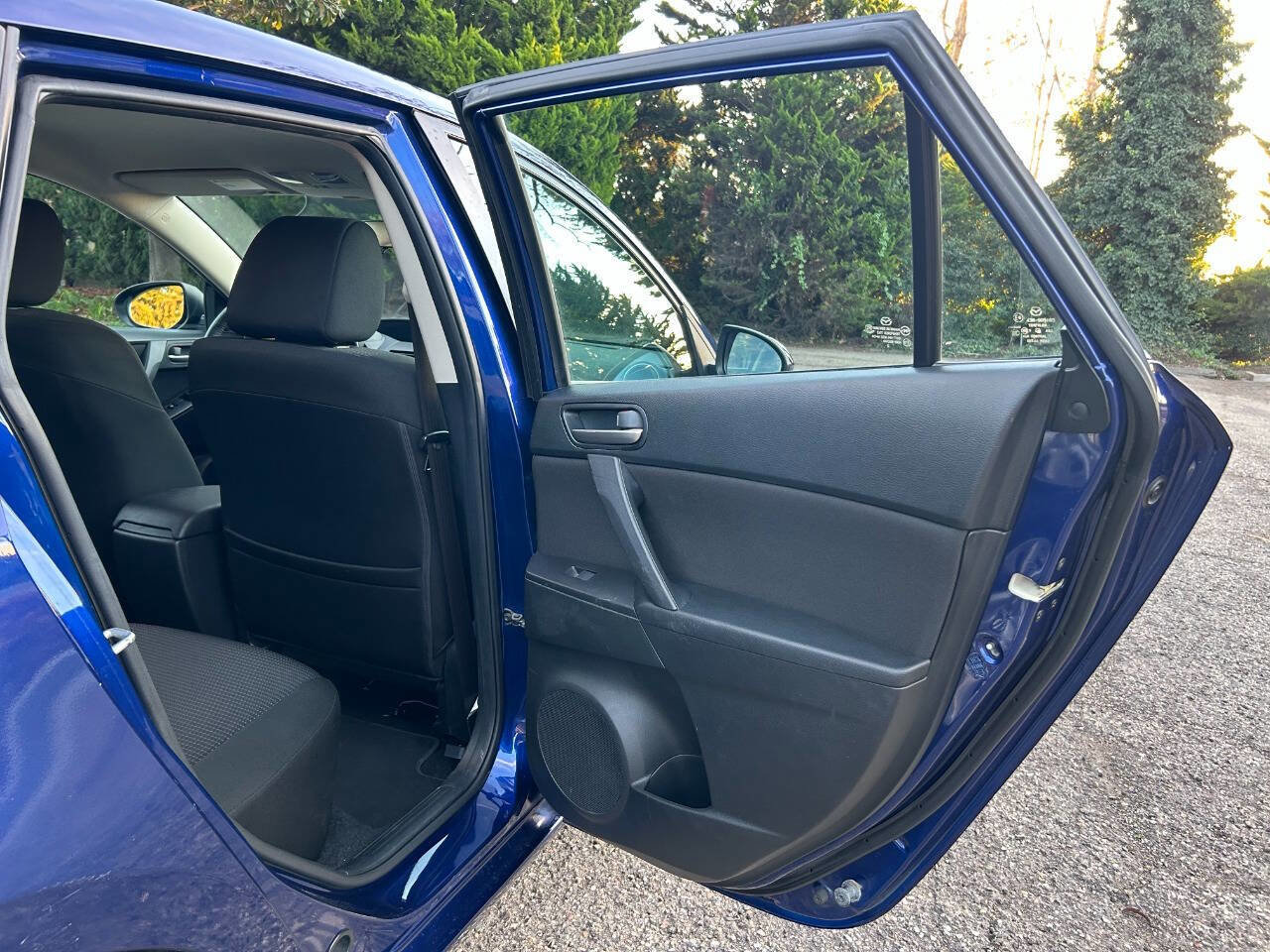 Used 2013 MAZDA MAZDA3 i Touring image 32