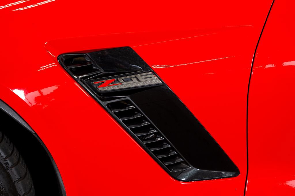 Used 2018 Chevrolet Corvette Z06 RWD image 25