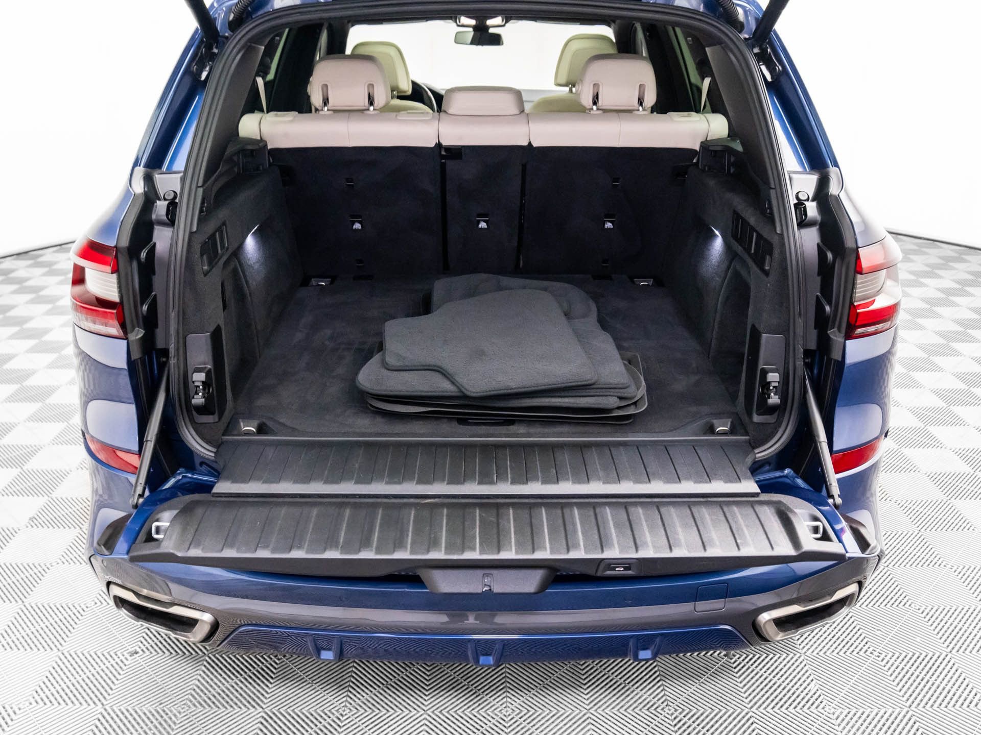 Used 2021 BMW X5 M50i image 33