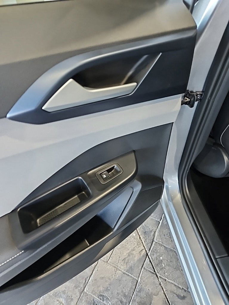 Used 2024 Volkswagen Taos SE image 20