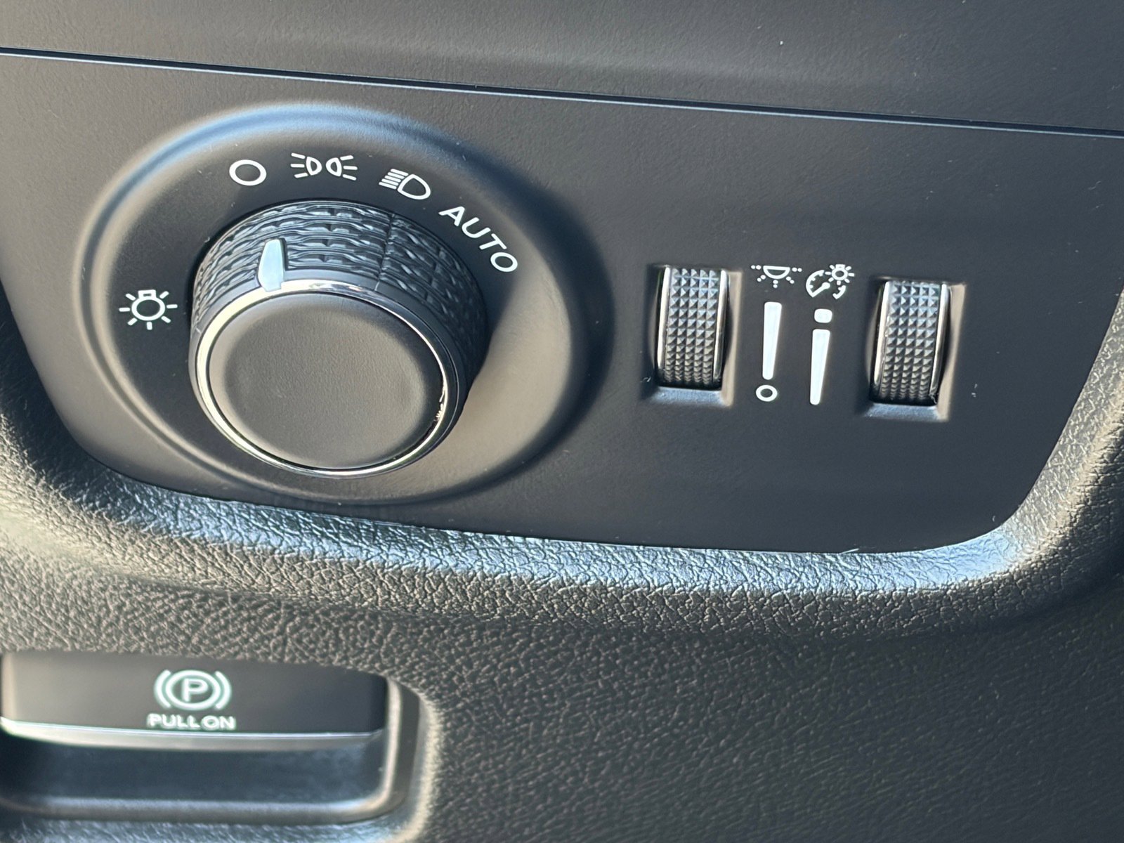 Used 2023 Jeep Grand Cherokee L Laredo AWD/4WD image 19