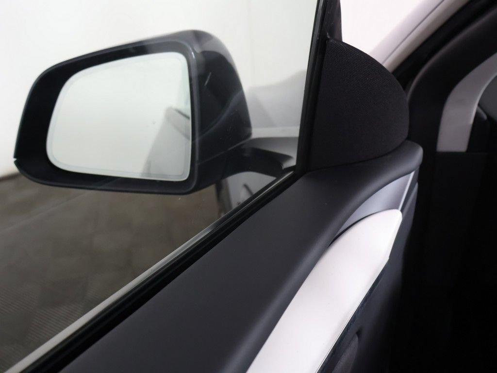 Used 2024 Tesla Model Y Long Range AWD/4WD image 38