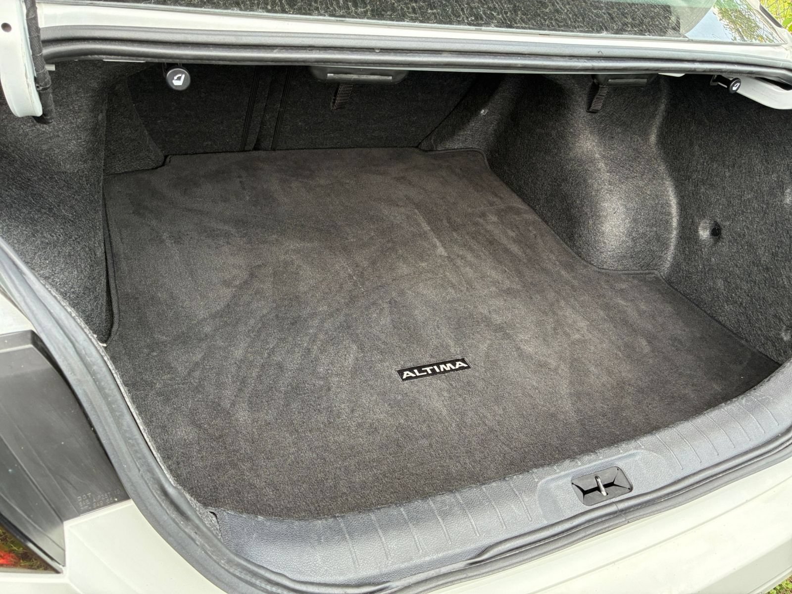 Used 2025 Nissan Altima 2.5 SV FWD image 29