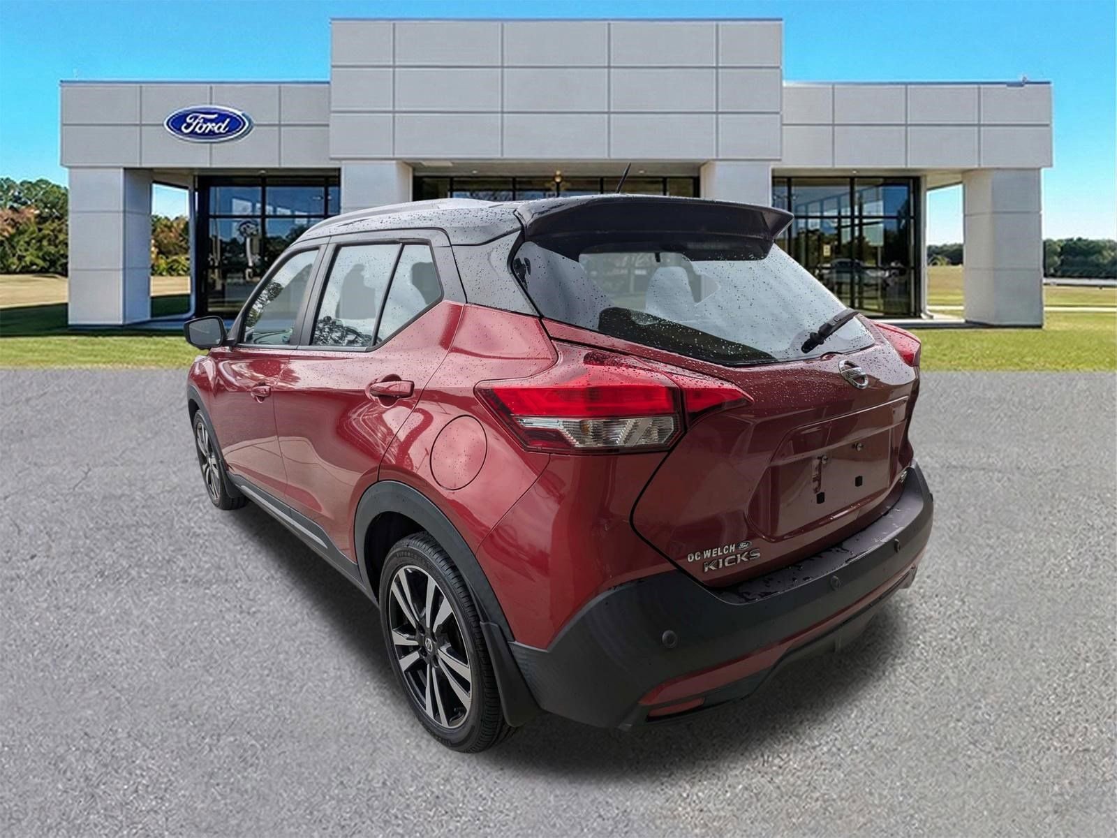 Used 2020 Nissan Kicks SR w/ SR Premium Package FWD image 3