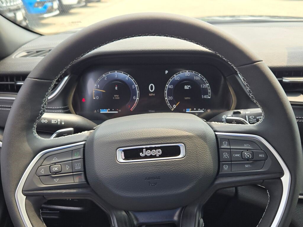 New 2025 Jeep Grand Cherokee L Laredo image 34