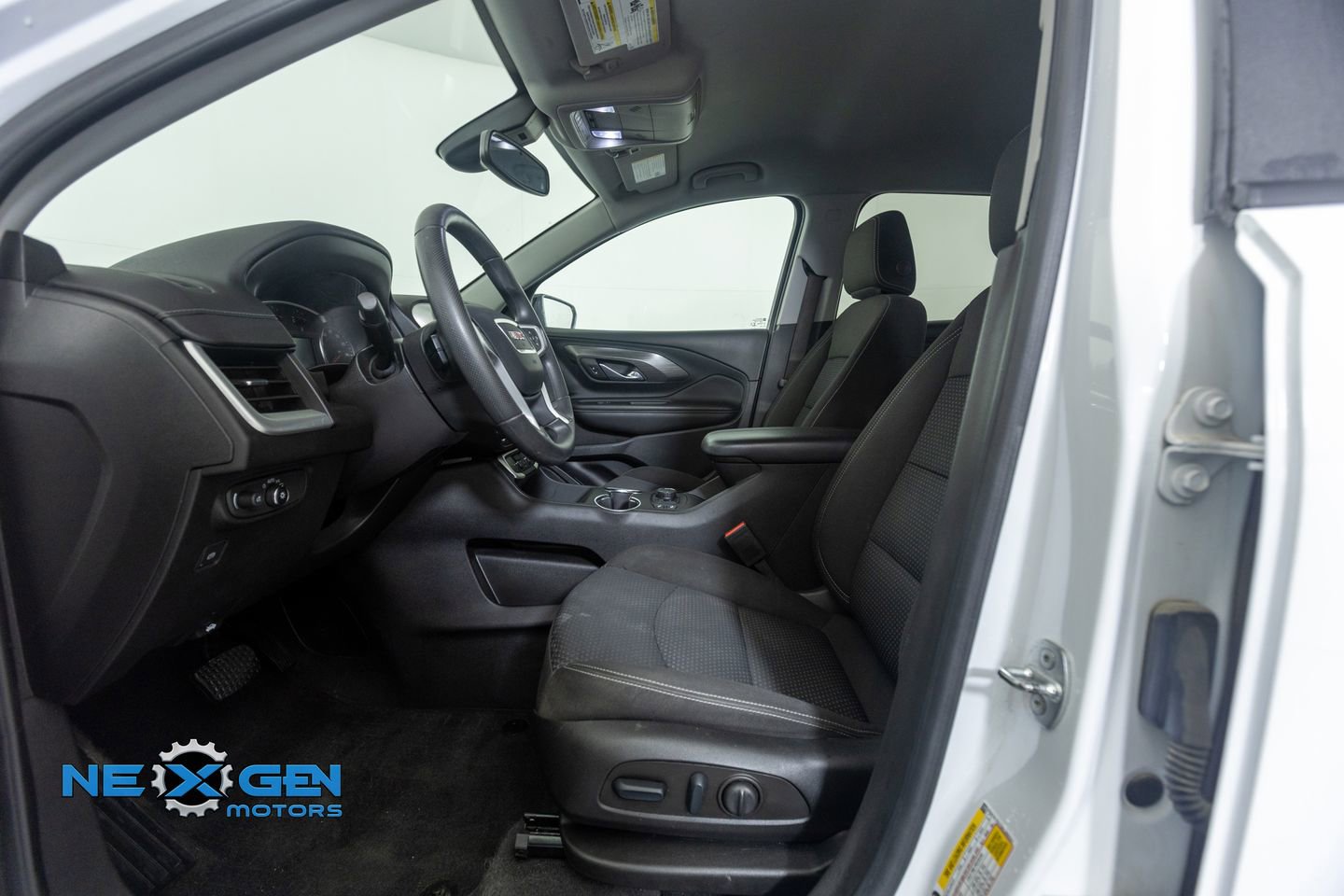 Used 2022 GMC Terrain SLE w/ Driver Convenience Package image 11