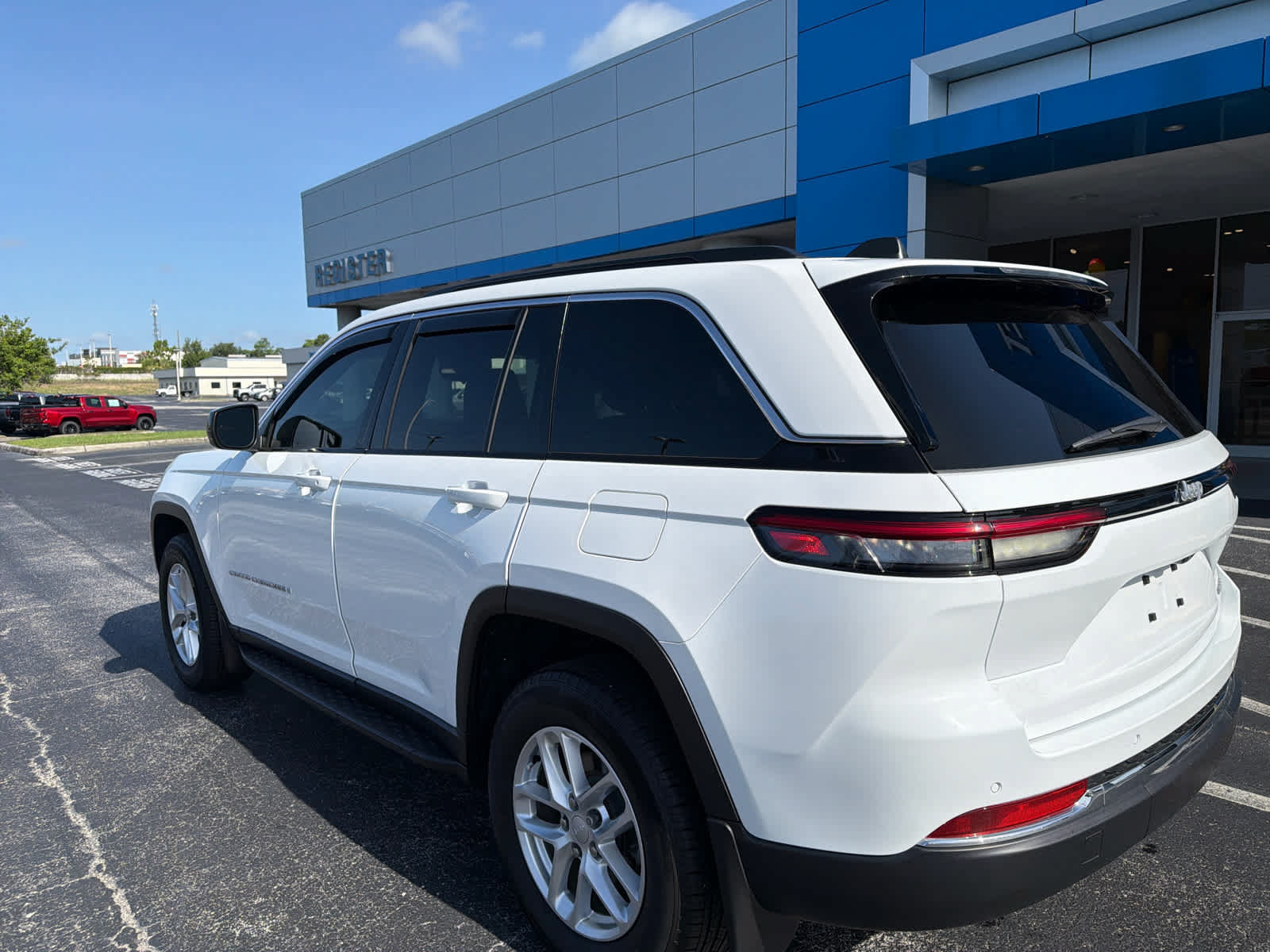Used 2024 Jeep Grand Cherokee Laredo X w/ Luxury Tech Group I RWD image 3