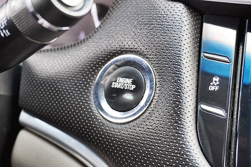 Used 2017 Cadillac XTS Luxury image 29