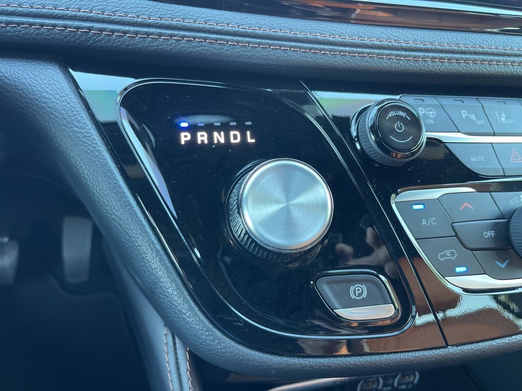 Used 2024 Chrysler Pacifica Pinnacle w/ Trailer Tow Group image 13