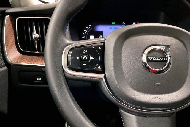 Used 2024 Volvo XC60 B5 Plus w/ Protection Package Premier AWD/4WD image 21