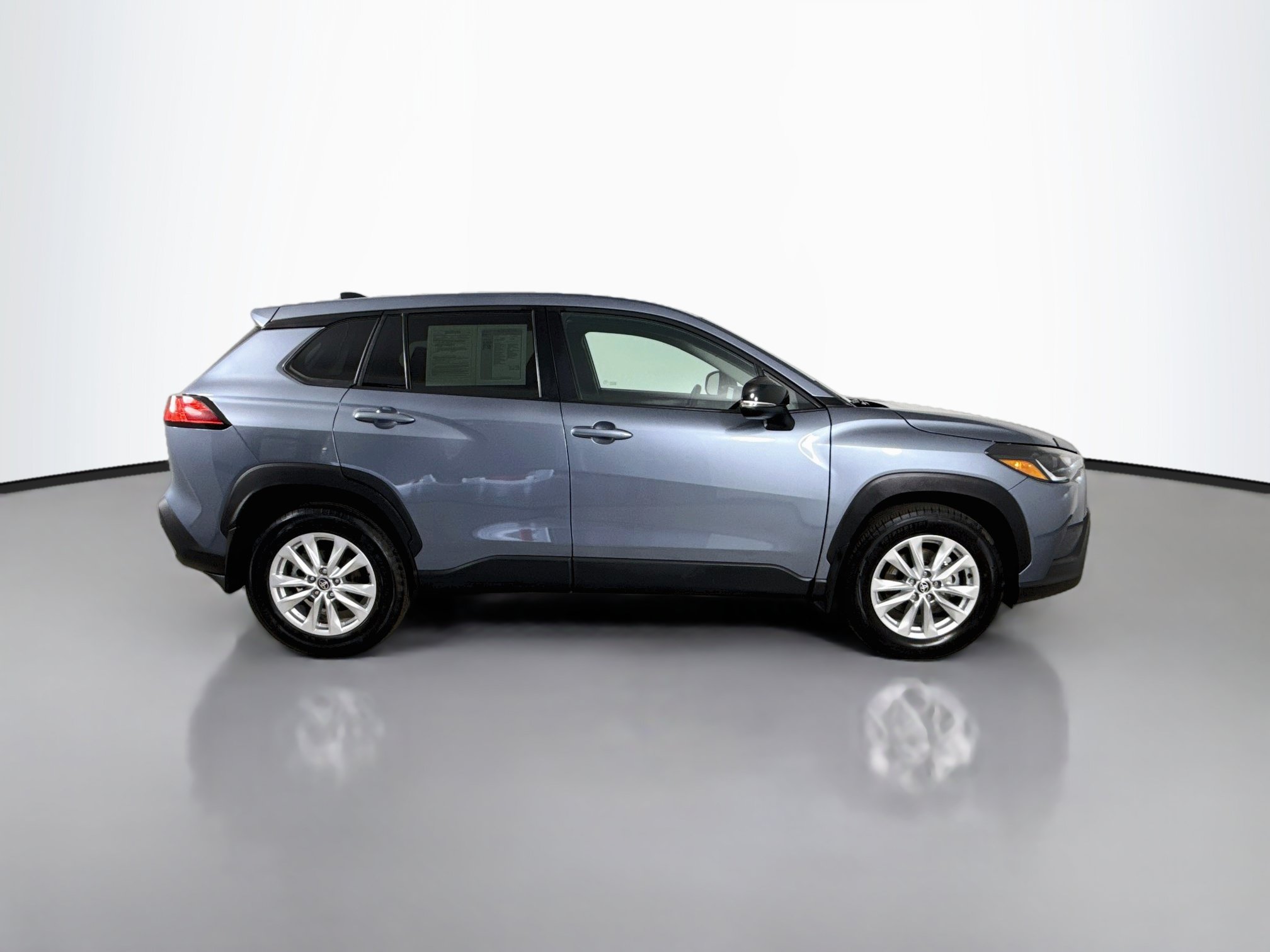 Used 2025 Toyota Corolla Cross LE AWD/4WD image 9