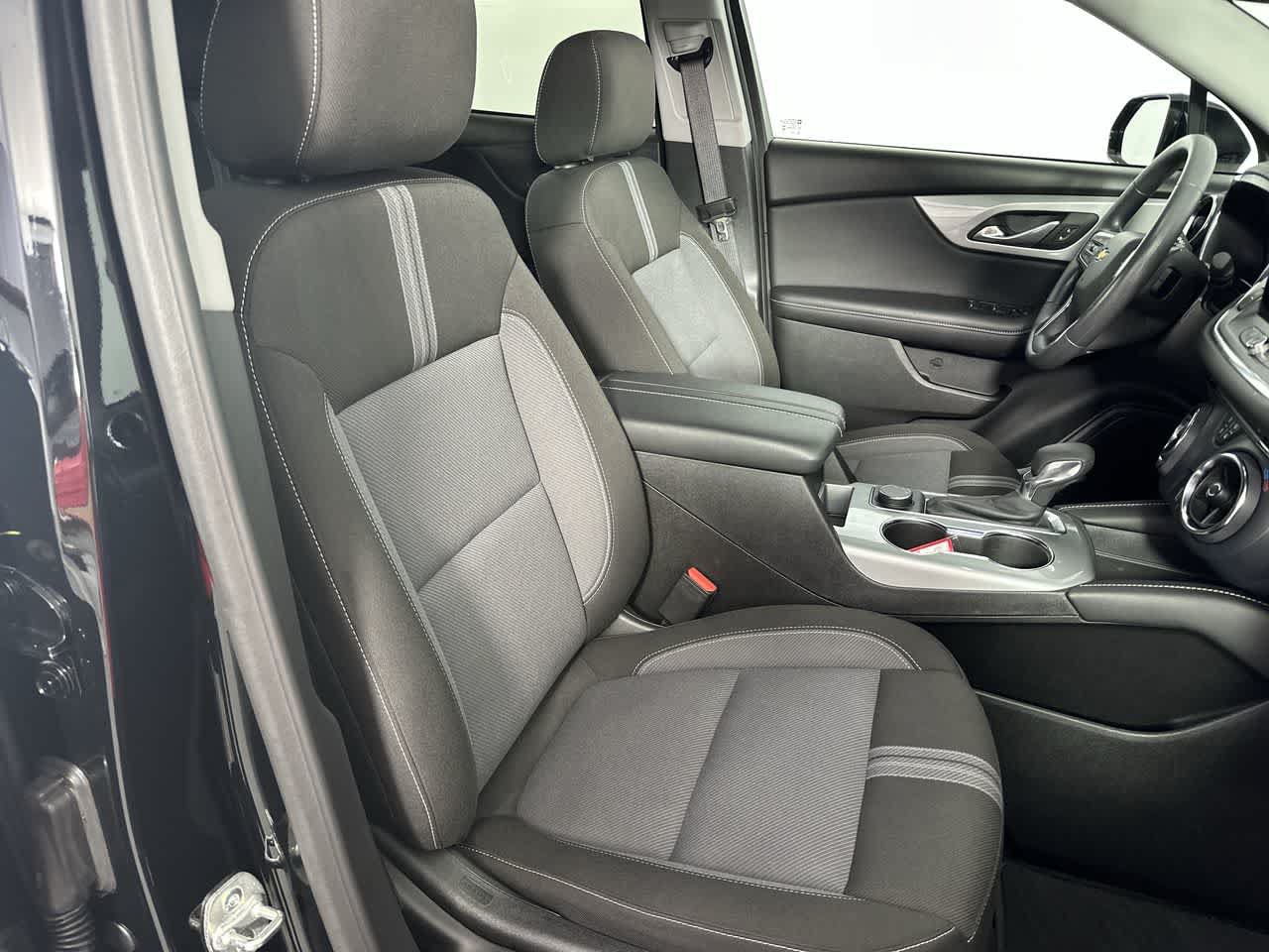 Used 2025 Chevrolet Blazer LT FWD image 11