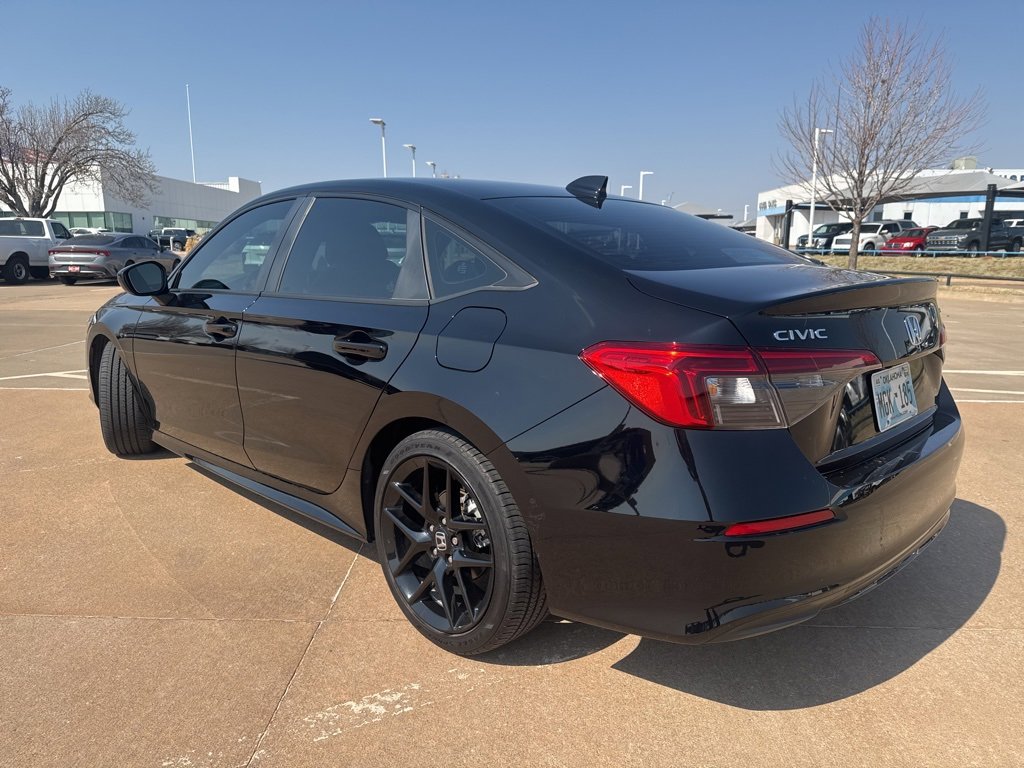 Used 2022 Honda Civic Sport image 2